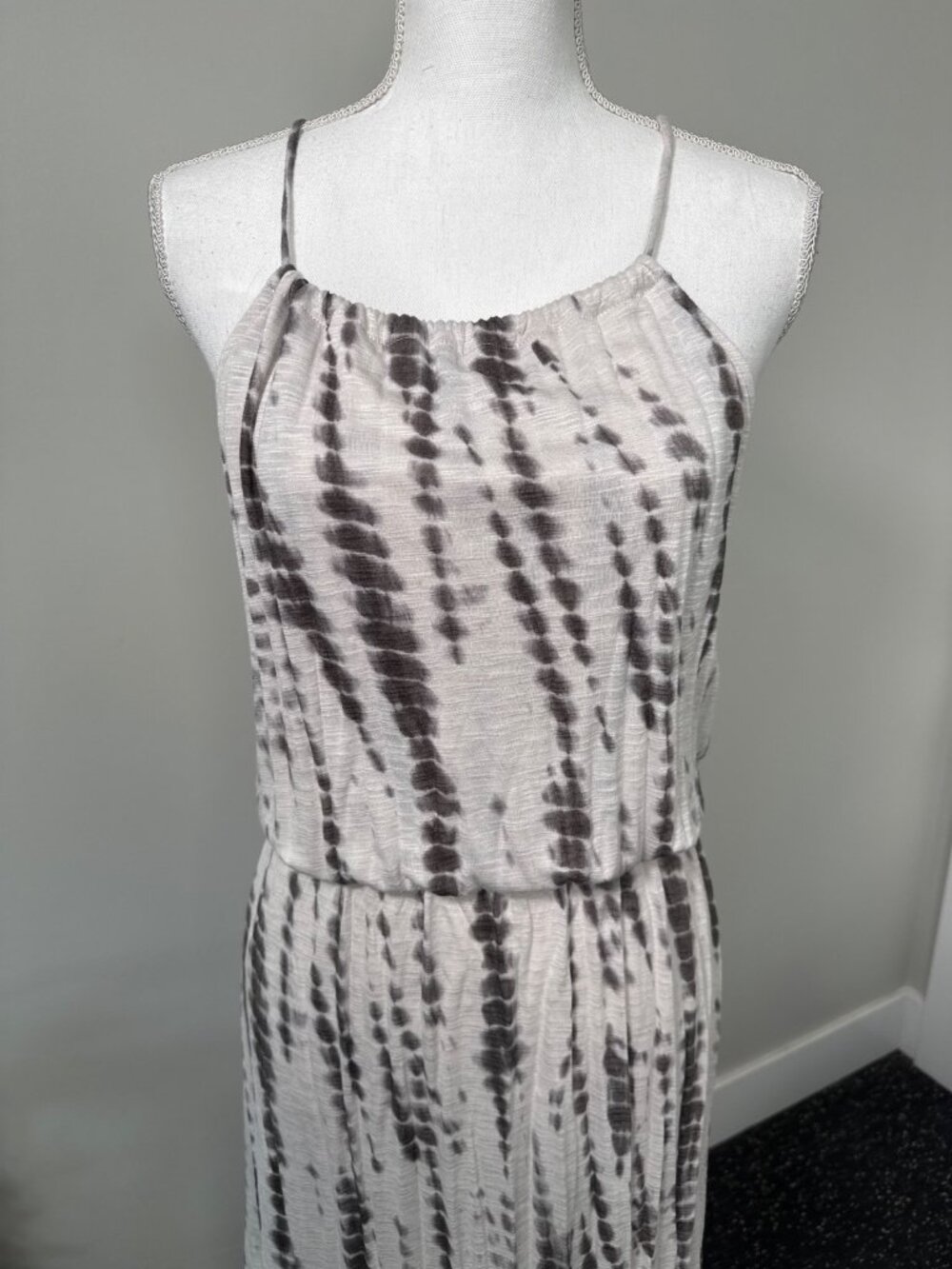 Cynthia Rowley Gray Tie-Dye Maxi Dress M Elastic Waist & Spaghetti Straps Travel - Picture 3 of 16